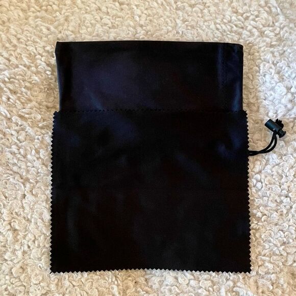 Microfiber Drawstring Pouch & duster cleaning cloth for sunglasses 4 x 7” Black - Picture 3 of 7